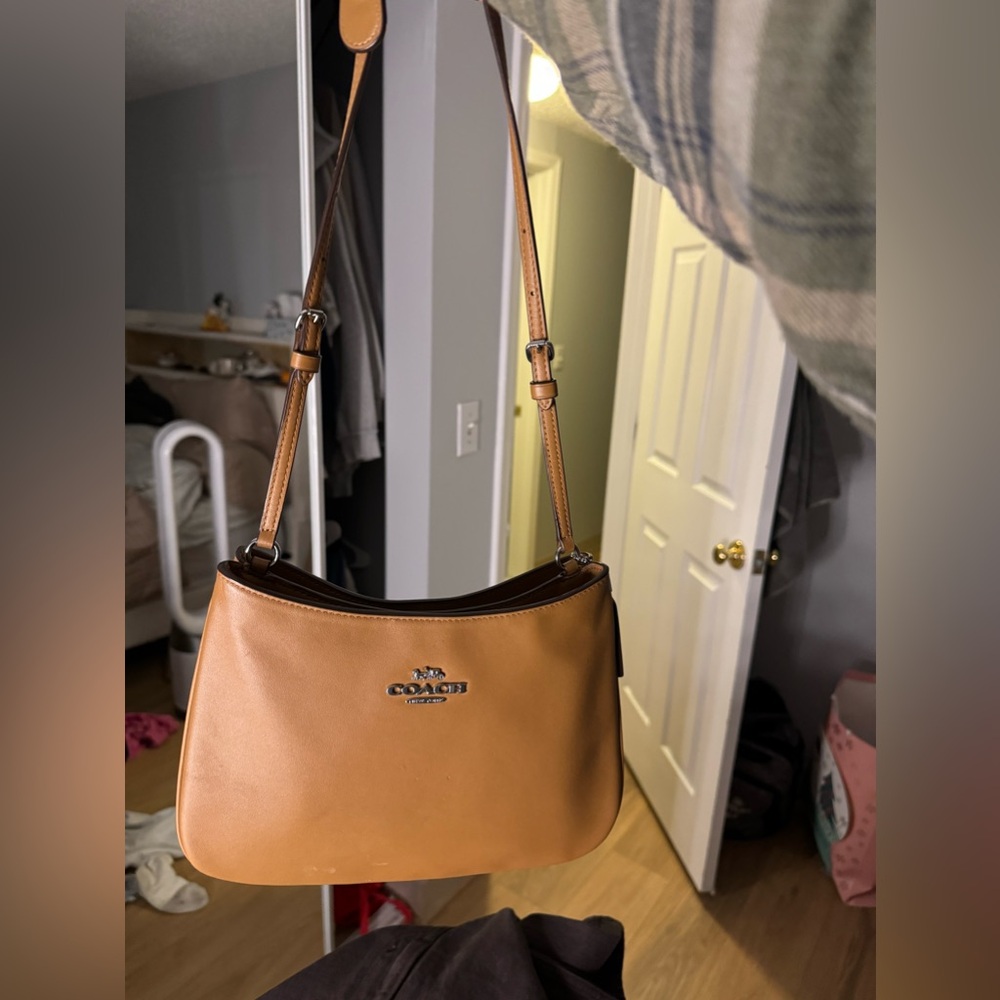 Like new barely used Coach Purse